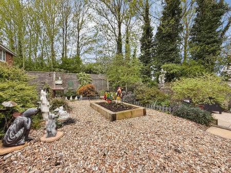 4 bedroom Detached house for sale in Hama Drive, Oakengates, Telford, TF2