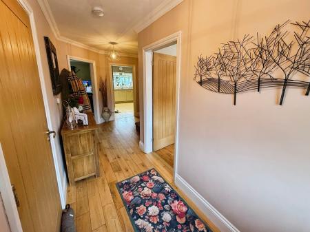 4 bedroom Detached house for sale in Hama Drive, Oakengates, Telford, TF2