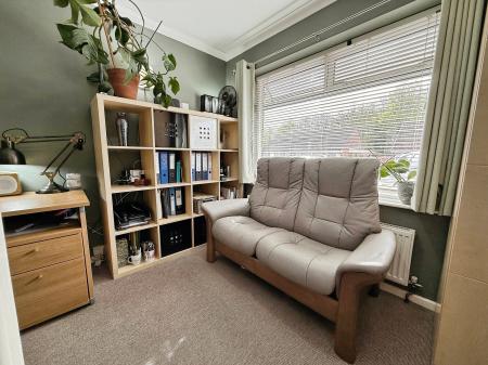 2 bedroom Semi-detached bungalow for sale in Hadley Gardens, Leegomery, Telford, TF1