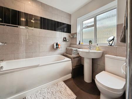 2 bedroom Semi-detached bungalow for sale in Hadley Gardens, Leegomery, Telford, TF1