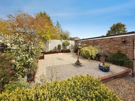2 bedroom Semi-detached bungalow for sale in Hadley Gardens, Leegomery, Telford, TF1