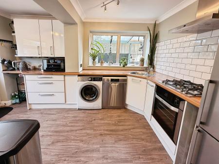 2 bedroom Semi-detached bungalow for sale in Hadley Gardens, Leegomery, Telford, TF1