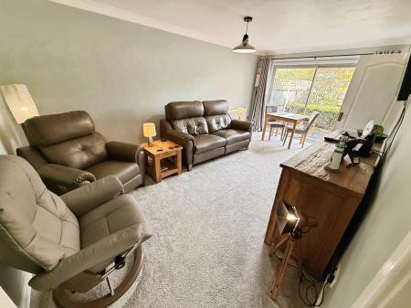 2 bedroom Semi-detached bungalow for sale in Hadley Gardens, Leegomery, Telford, TF1