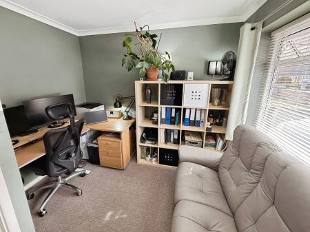 2 bedroom Semi-detached bungalow for sale in Hadley Gardens, Leegomery, Telford, TF1