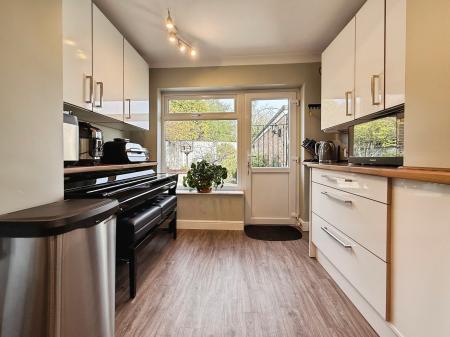 2 bedroom Semi-detached bungalow for sale in Hadley Gardens, Leegomery, Telford, TF1