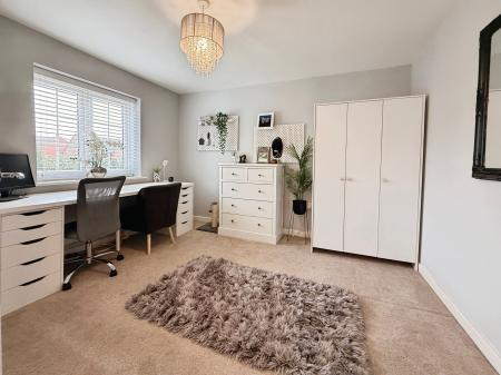 4 bedroom Detached house for sale in Beggarly Bank, Telford, TF4