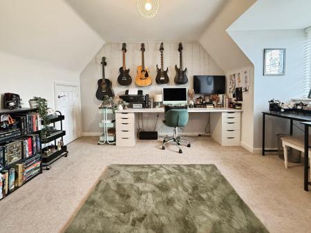 4 bedroom Detached house for sale in Beggarly Bank, Telford, TF4