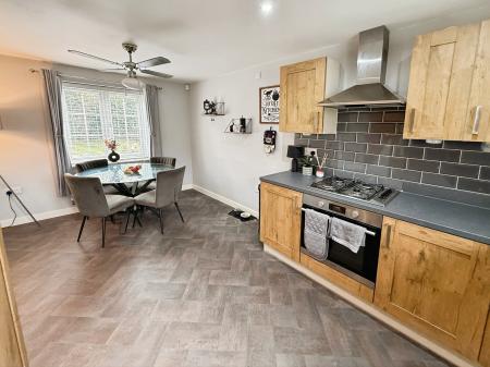 4 bedroom Detached house for sale in Beggarly Bank, Telford, TF4