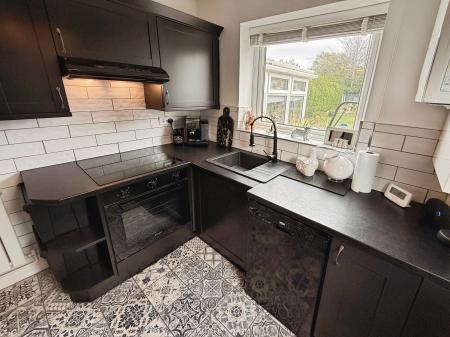 3 bedroom Semi-detached house for sale in New Road, Telford, TF2