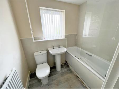 2 bedroom Flat to let in Ferridays Fields, Woodside, Telford, TF7