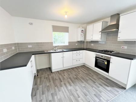 2 bedroom Flat to let in Ferridays Fields, Woodside, Telford, TF7