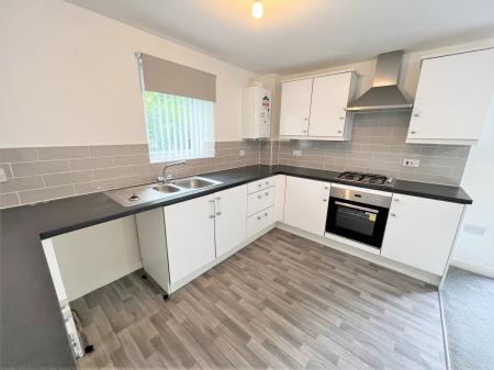 2 bedroom Flat to let in Ferridays Fields, Woodside, Telford, TF7