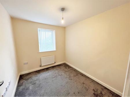 2 bedroom Flat to let in Ferridays Fields, Woodside, Telford, TF7