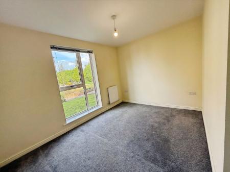 2 bedroom Flat to let in Parkside Crescent, Ketley, TF1