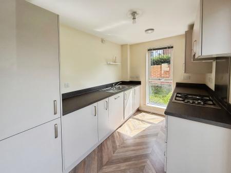 2 bedroom Flat to let in Parkside Crescent, Ketley, TF1