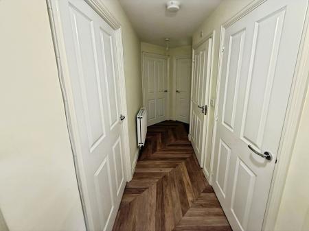2 bedroom Flat to let in Parkside Crescent, Ketley, TF1