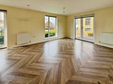 2 bedroom Flat to let in Parkside Crescent, Ketley, TF1
