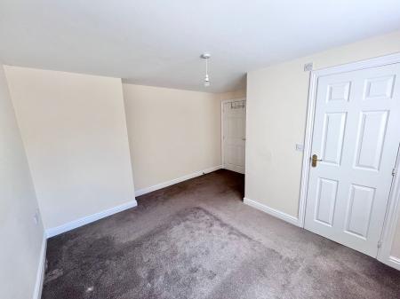 2 bedroom Flat to let in Redlands Road, Hadley, TF1