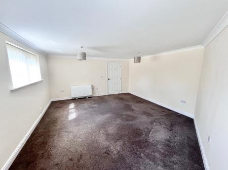2 bedroom Flat to let in Redlands Road, Hadley, TF1