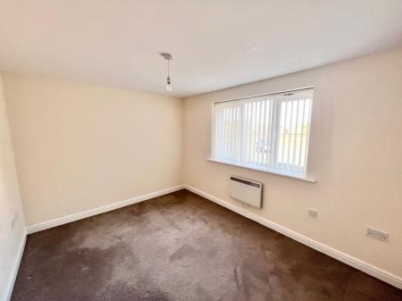 2 bedroom Flat to let in Redlands Road, Hadley, TF1