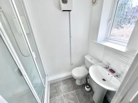 2 bedroom Flat to let in Redlands Road, Hadley, TF1