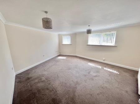 2 bedroom Flat to let in Redlands Road, Hadley, TF1