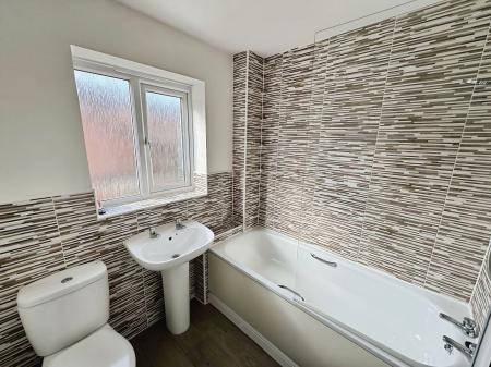 3 bedroom Semi-detached house to let in Woodside Avenue, Woodside, TF7