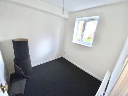 2 bedroom Flat to let in Charlecote Park, Telford, TF3