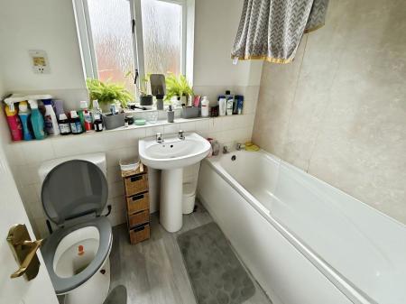 3 bedroom Link detached house to let in Guests Close, Donnington, TF2