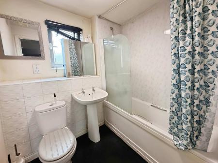 2 bedroom Flat to let in Clips Moor, Lawley Village, TF4