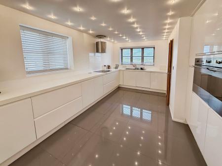 4 bedroom Detached house for sale in Wheat Leasows, Telford, TF6
