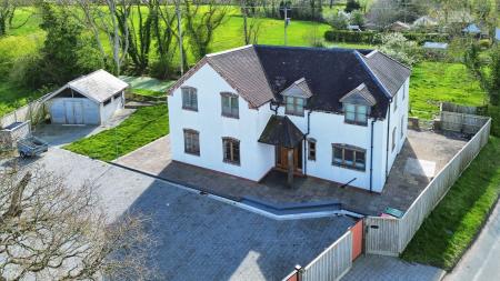 4 bedroom Detached house for sale in Wheat Leasows, Telford, TF6
