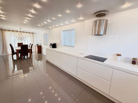 4 bedroom Detached house for sale in Wheat Leasows, Telford, TF6