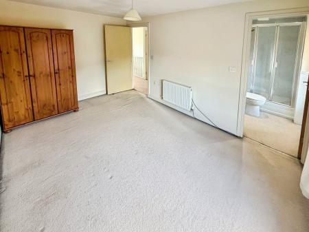 4 bedroom Terraced House for sale in Gatcombe Way, Priorslee, TF2