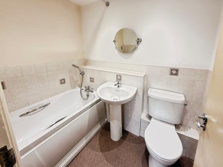 4 bedroom Terraced House for sale in Gatcombe Way, Priorslee, TF2