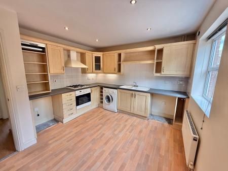 4 bedroom Terraced House for sale in Gatcombe Way, Priorslee, TF2