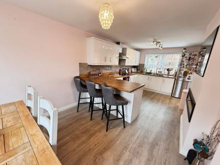 4 bedroom Detached house for sale in Daker Row, Lawley Village, TF4