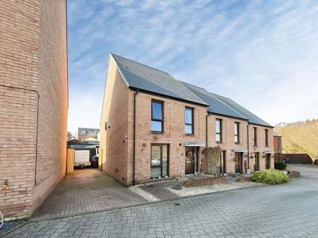 4 bedroom End of terrace house for sale in Glen Way, Ketley, TF1