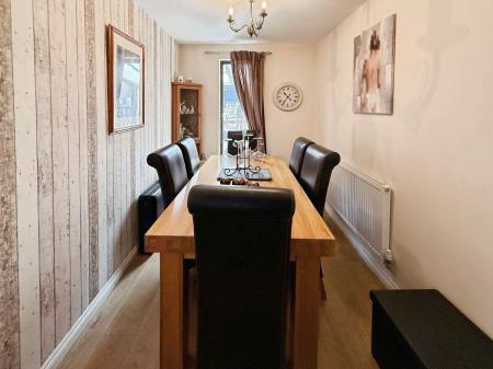 4 bedroom End of terrace house for sale in Glen Way, Ketley, TF1