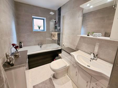 4 bedroom End of terrace house for sale in Glen Way, Ketley, TF1