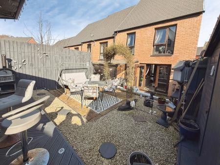 4 bedroom End of terrace house for sale in Glen Way, Ketley, TF1