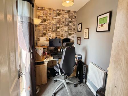 4 bedroom End of terrace house for sale in Glen Way, Ketley, TF1