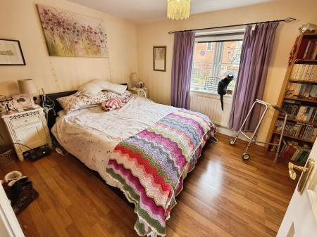 3 bedroom Terraced House for sale in Davenham Walk, Telford, TF3