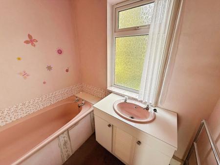 4 bedroom Detached house for sale in Leegomery Road, Wellington, TF1