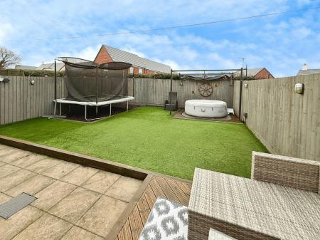 4 bedroom Semi-detached house for sale in Ellens Bank, Lightmoor, TF4