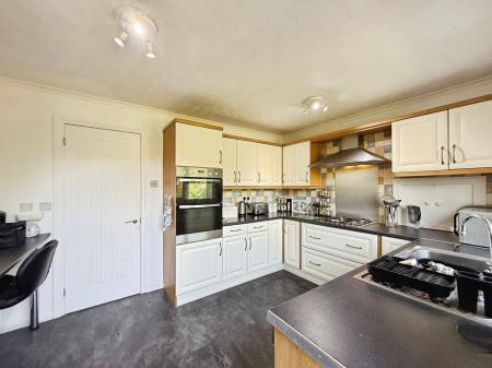 3 bedroom Detached bungalow for sale in Grasmere Close, Priorslee, TF2