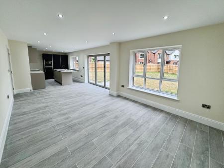 5 bedroom Detached house for sale in Donnerville Gardens, Admaston, TF5