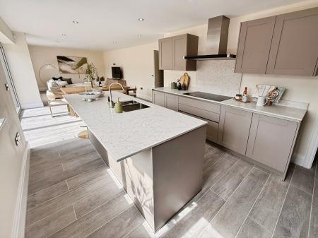 5 bedroom Detached house for sale in Donnerville Gardens, Admaston, TF5