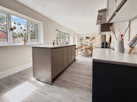 5 bedroom Detached house for sale in Donnerville Gardens, Admaston, TF5