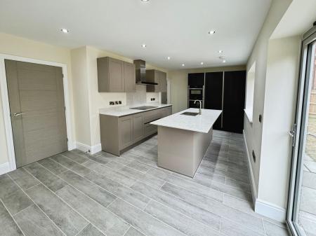 5 bedroom Detached house for sale in Donnerville Gardens, Admaston, TF5